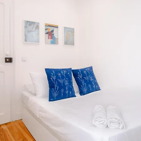 Graca L Authentic Lifestyle, Historic Streets, Cafes And Stunning Views *