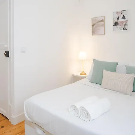 Graca L Authentic Lifestyle, Historic Streets, Cafes And Stunning Views *