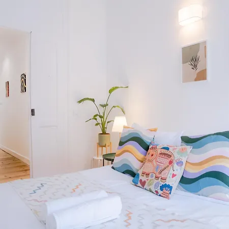 Graca L Authentic Lifestyle, Historic Streets, Cafes And Stunning Views *